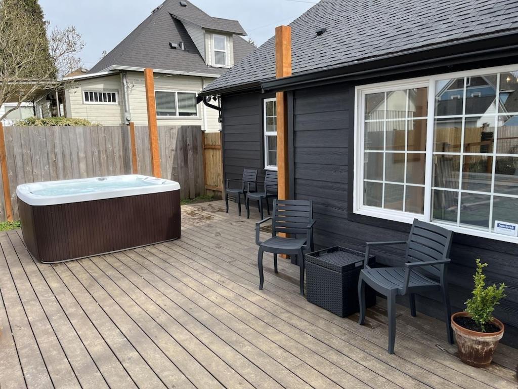 Modern 2 Bedroom Farmhouse Cottage With Hot Tub In 斯诺霍米什 外观 照片
